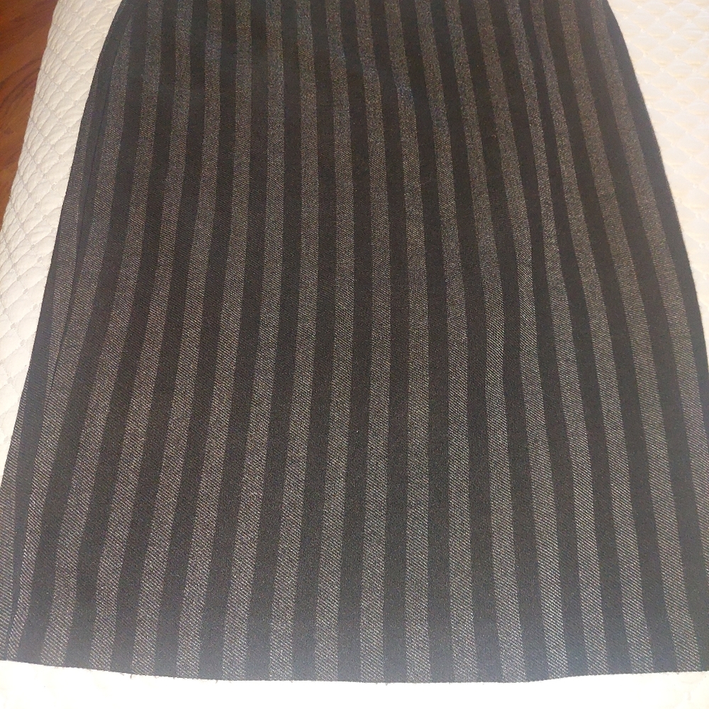 Tahari wool skirt